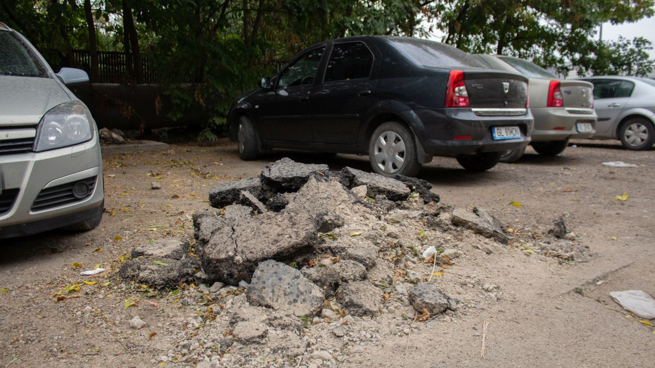 Altă parcare, alt morman de moloz