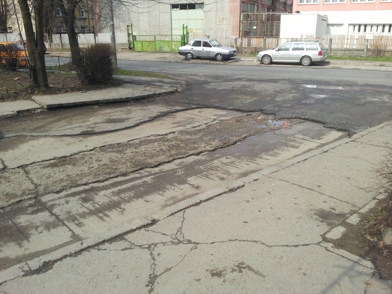 SESIZEAZĂ CITITORII „Vieţii libere”/ Străzi asfaltate cu promisiuni