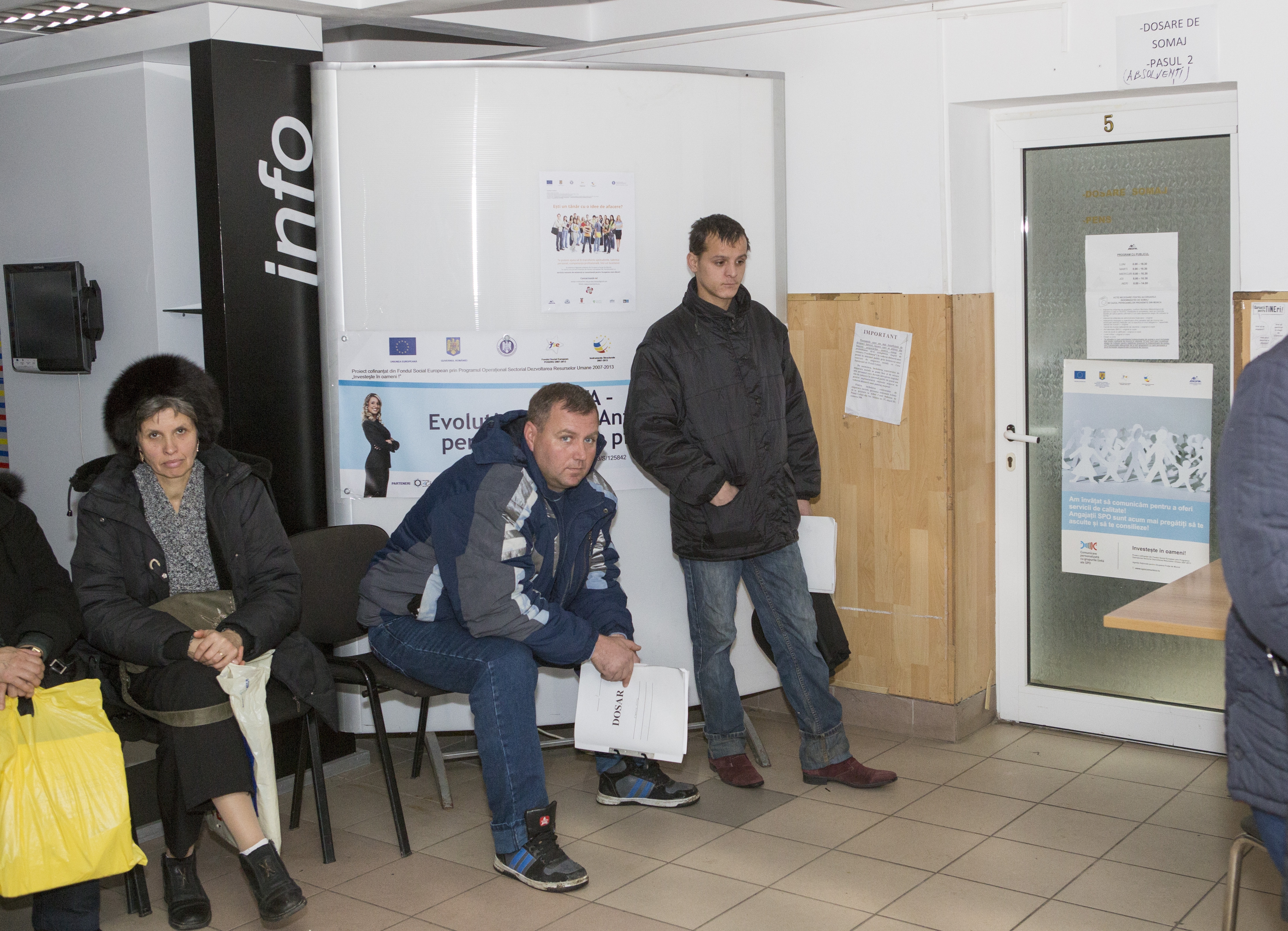 ŞOMERII gălăţeni, deloc interesaţi de Ziua Porţilor Deschise la AJOFM