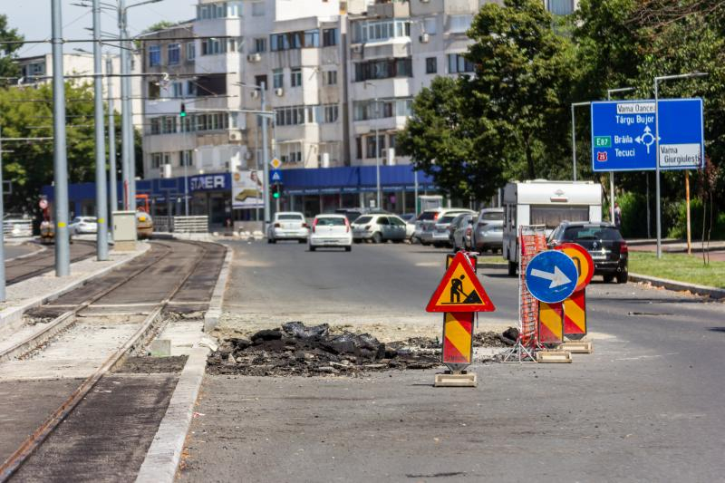 Termen de finalizare amânat din nou: infiltrațiile dau peste cap modernizarea axei Siderurgiștilor - 1 Decembrie