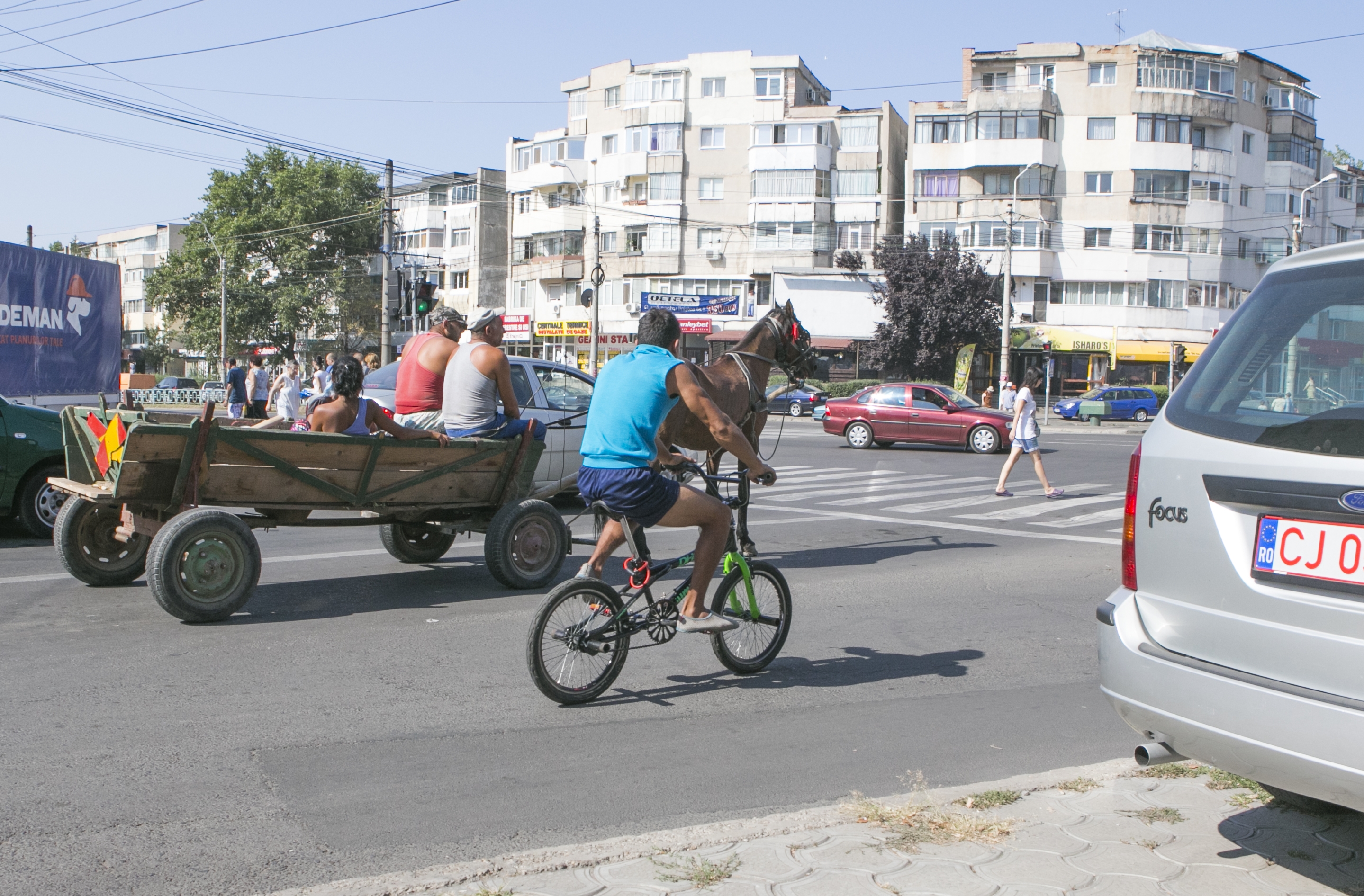 Peisaj dezolant şi vacarm pentru gălăţenii din zona Siderurgiştilor (GALERIE FOTO)