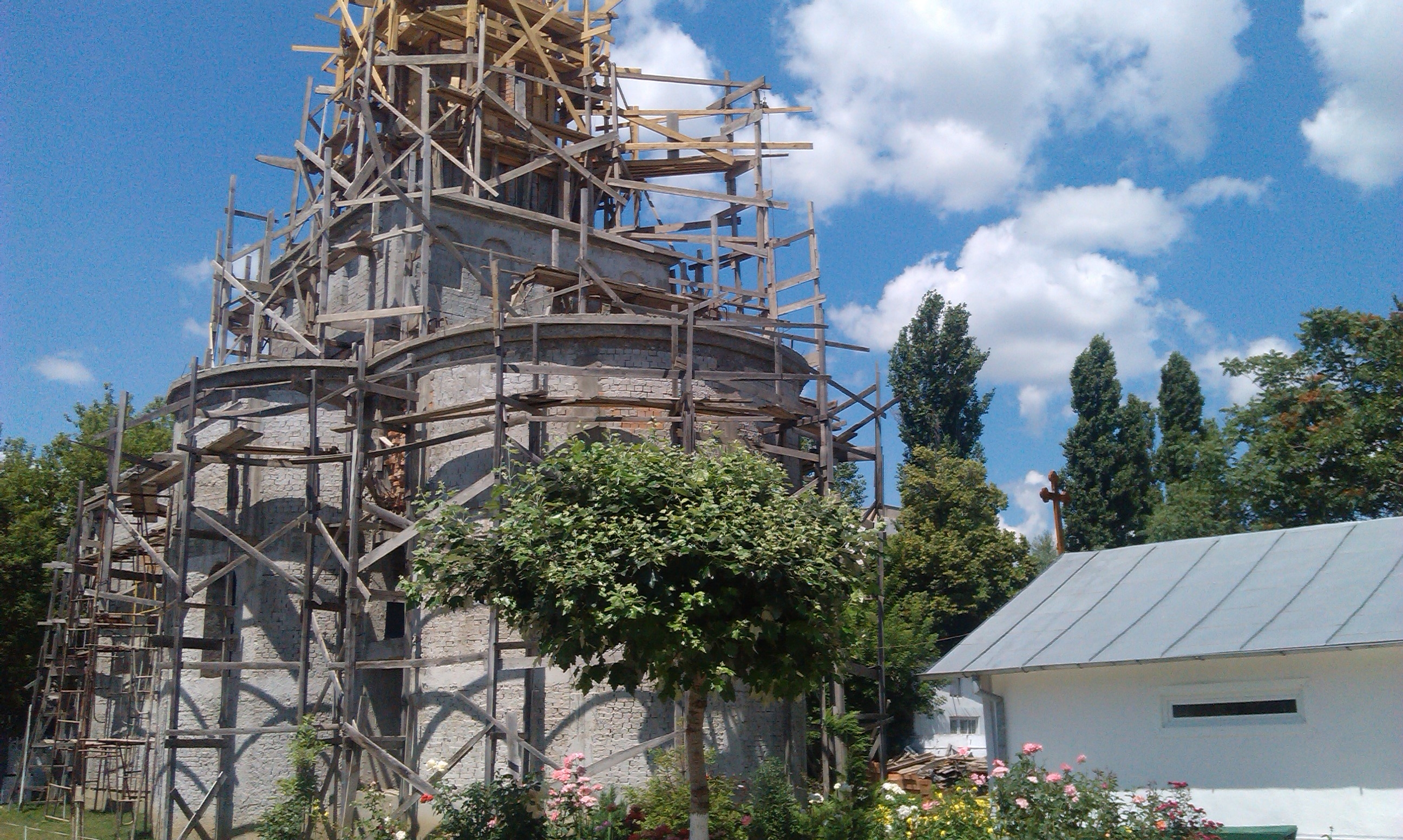 Se apropie HRAMUL BISERICII de pe strada Nufărului (FOTO)