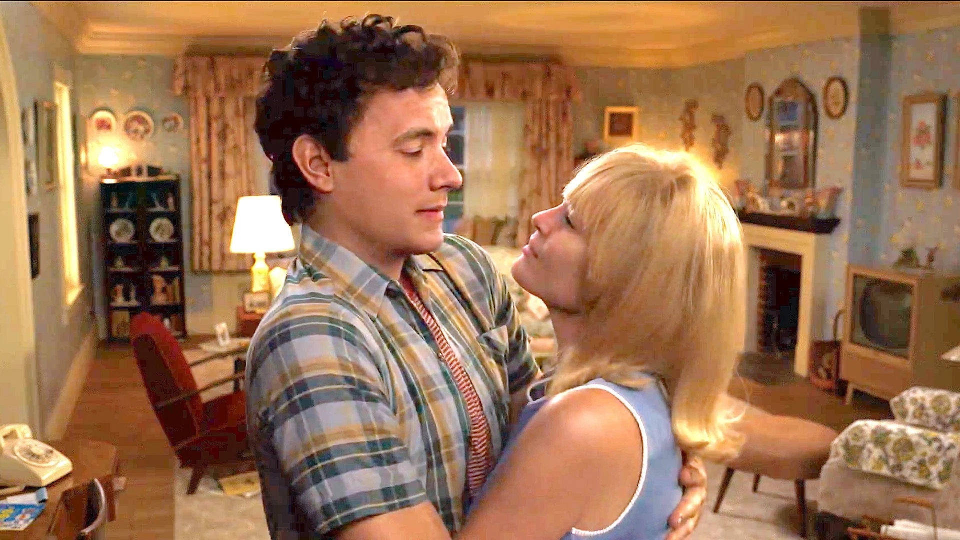 Tom Hanks, întinerit în timp real cu inteligența artificială