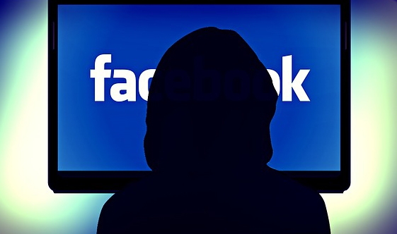 MESAJE pe care să NU le postezi pe Facebook de SĂRBĂTORI