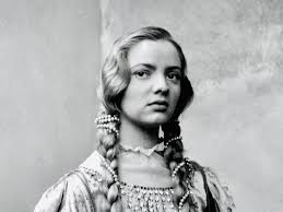 Cariere. Silvia Popovici, actriță a „Promoției de aur” a teatrului românesc