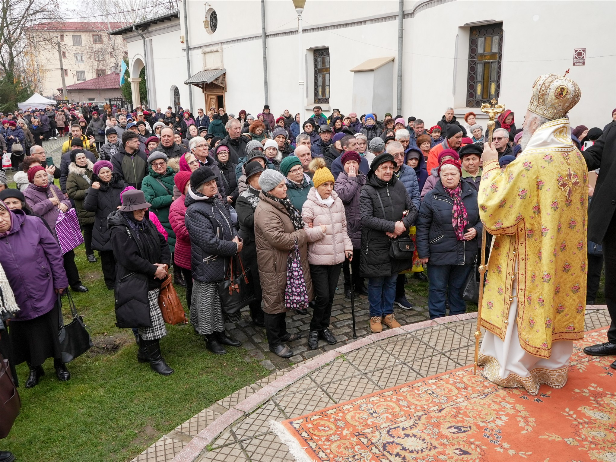 Sărbătoare la Biserica ”Sfântul Spiridon“ din Galaţi. Slujbă şi daruri pentru nevoiaşi