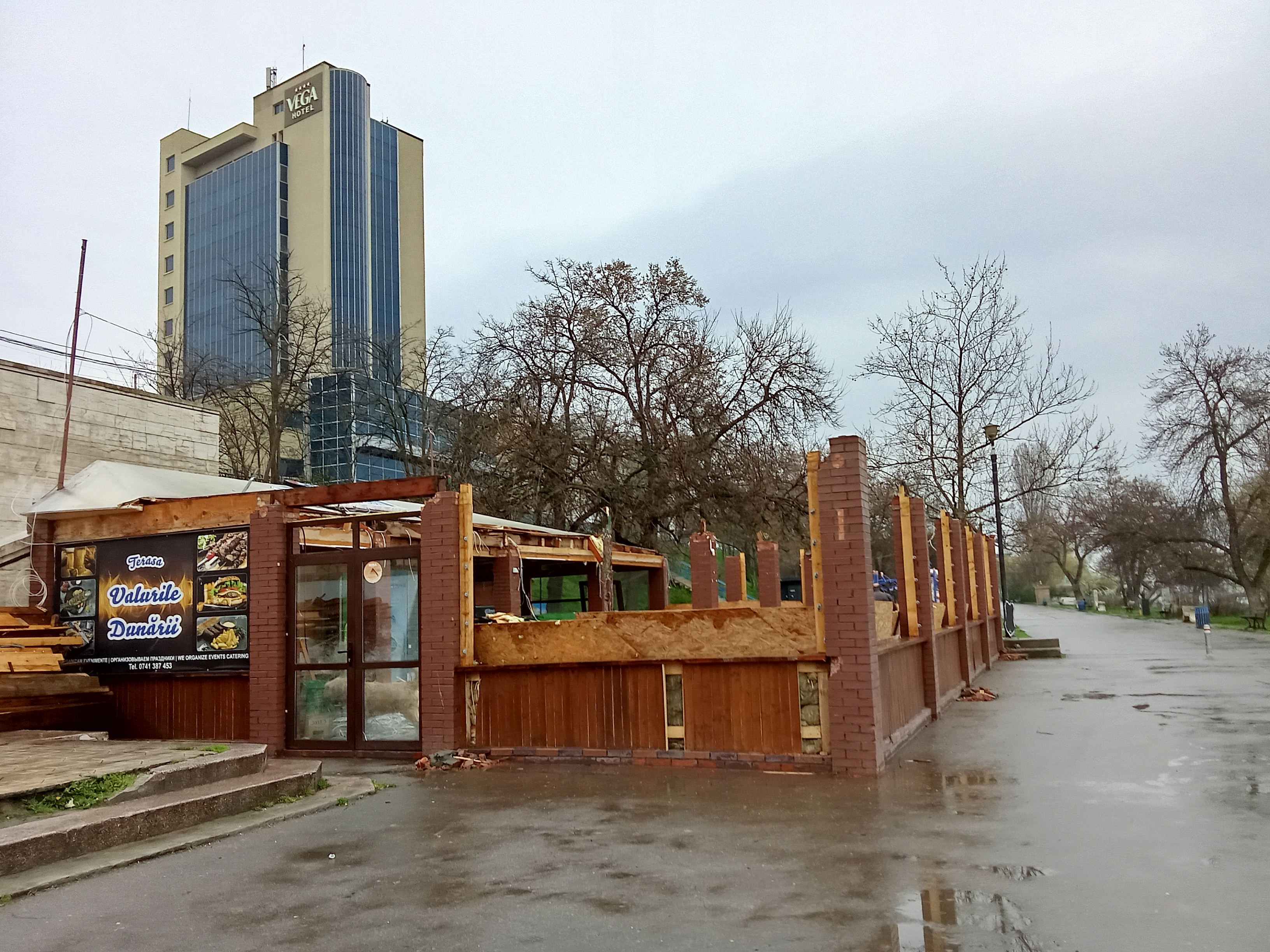 Demolare pe Faleza Inferioară, în zona scărilor de la Elice