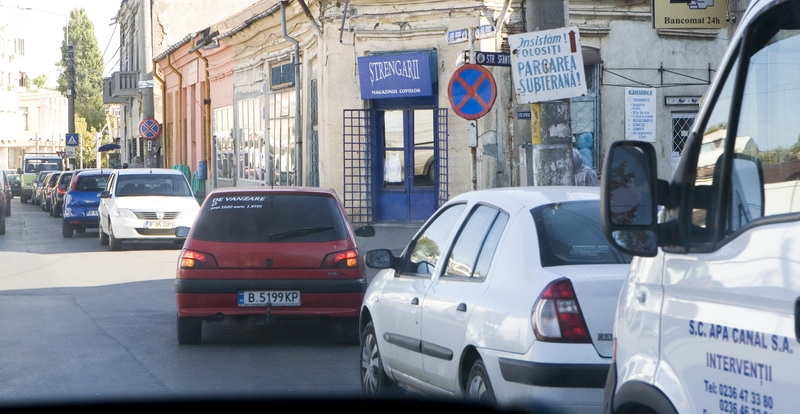 La cumpărături în Piaţa centrală - Te-ai gândit unde-ţi laşi maşina? (Galerie foto)