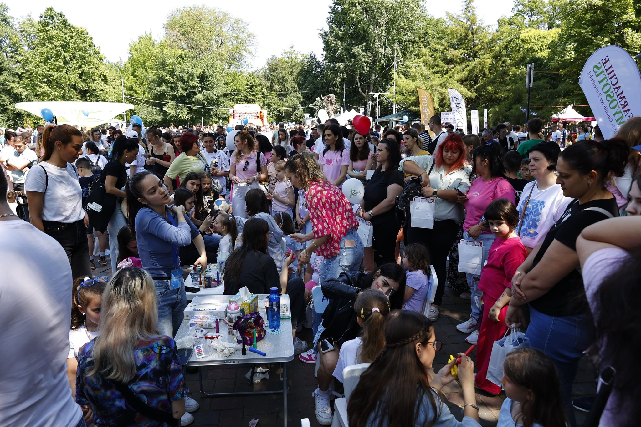 Lecţii de toleranţă şi bunătate pentru copii, de ziua lor. Mesajul inimii, prin glasul ÎPS Casian (GALERIE FOTO)