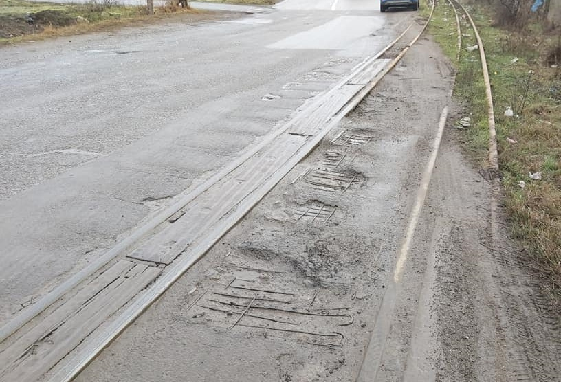 Accident rutier pe Calea Prutului. Şoferiţă băută şi motociclist fără permis