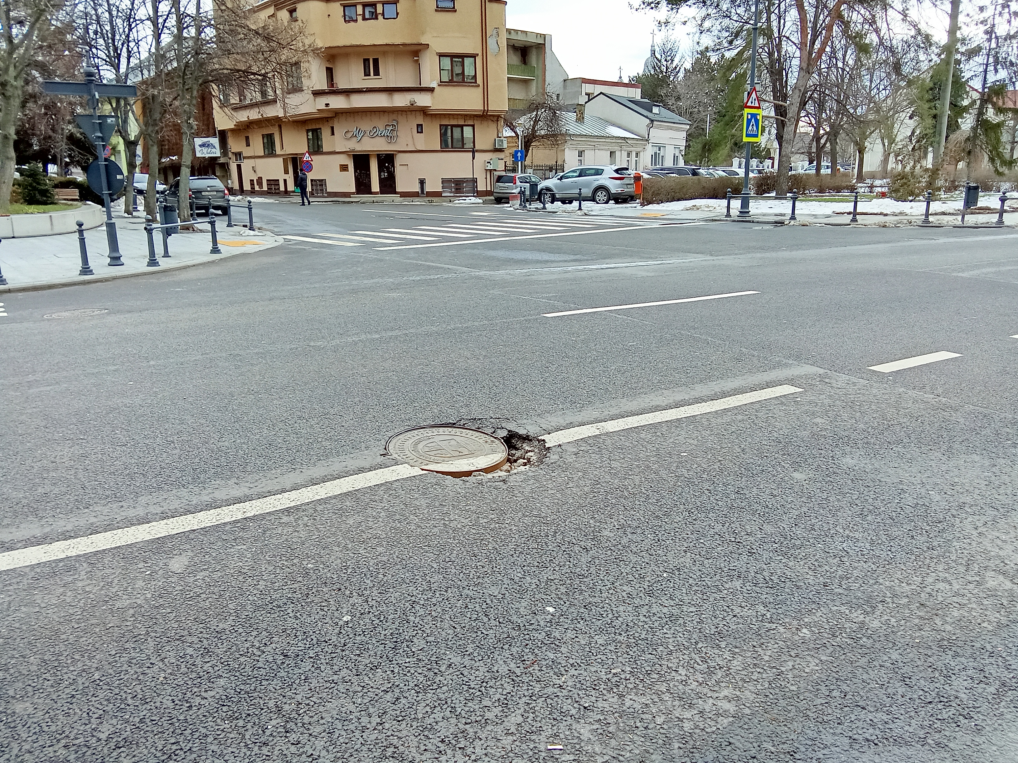 Poza zilei. Semne de surpare pe strada Domnească