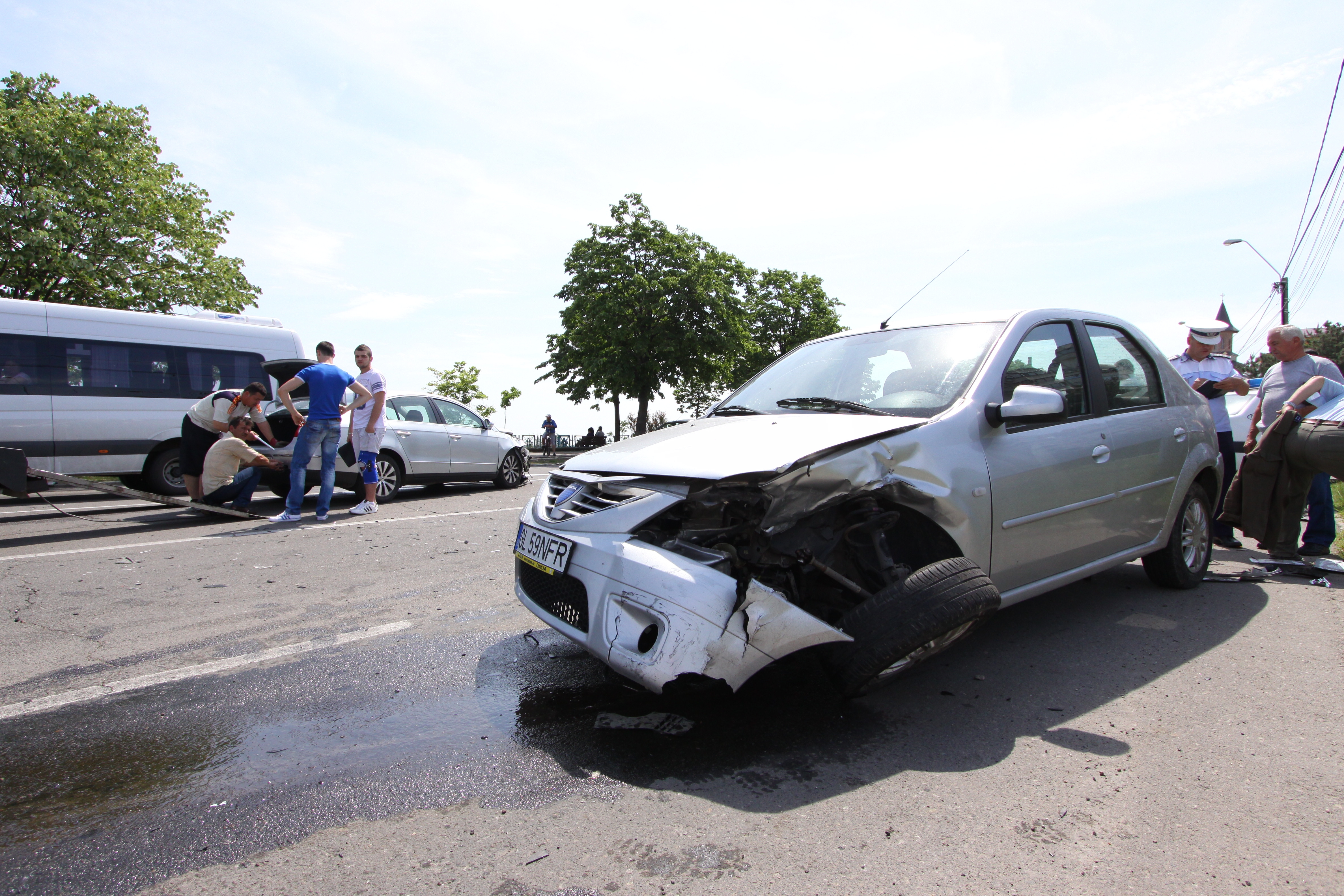 Accident pe Faleza Superioară! Neacordarea de prioritate a distrus două maşini