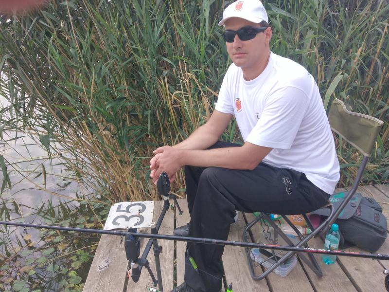 O sută de pescari nevăzători au dat iama cu undițele în balta Zătun