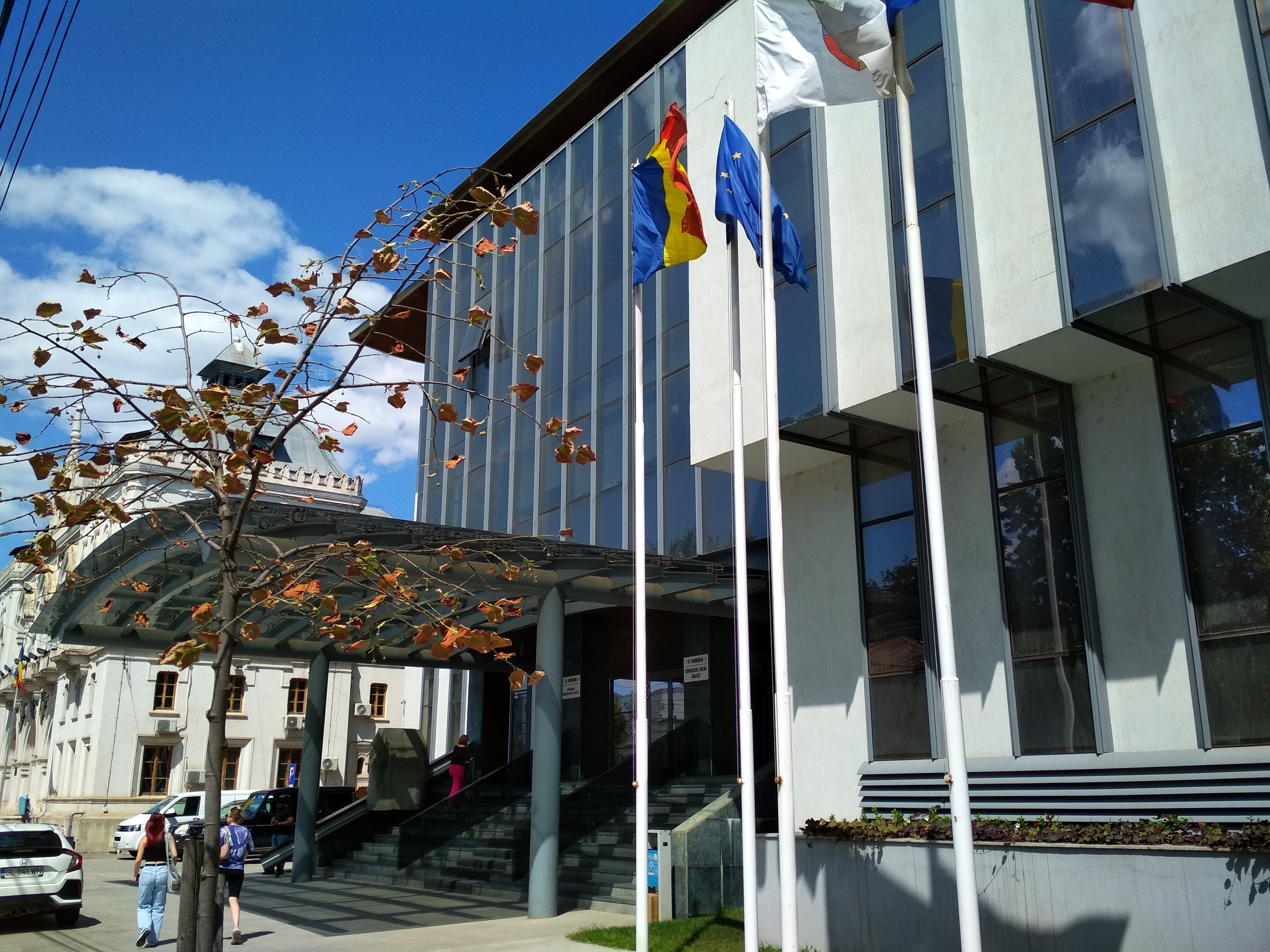 Câți bani au încasat luna trecută şefii din Primăria Galaţi