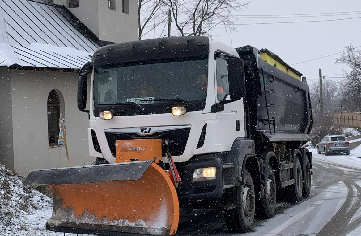 Utilajele de deszăpezire, în continuare pe drumurile din județ