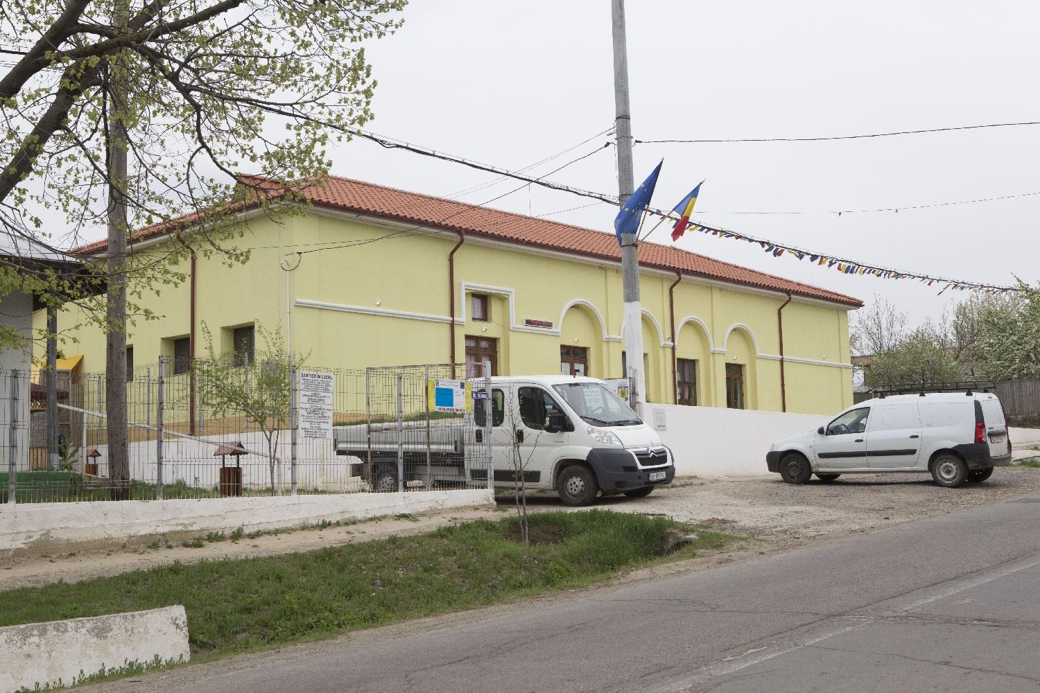 PARADOX ÎN JUDEŢUL GALAŢI: O comună are investiţii mari, dar localnicii nu pot munci la ele