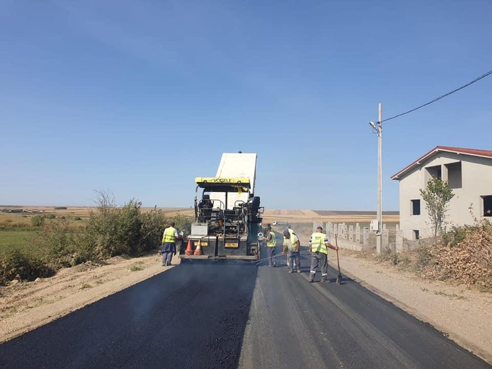 Lucrări ”de toamnă” pe trei drumuri județene