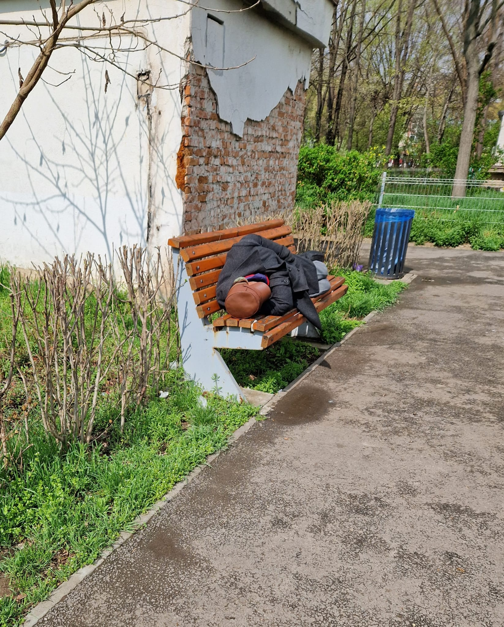 Poza zilei. Greu îi vinu' ghiurghiuliu...