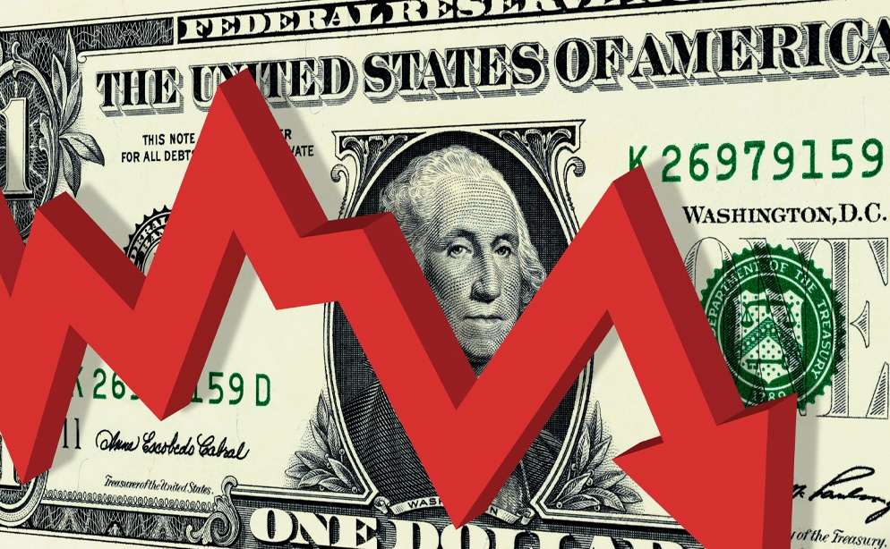 Dolarul a atins minimul ultimilor trei ani