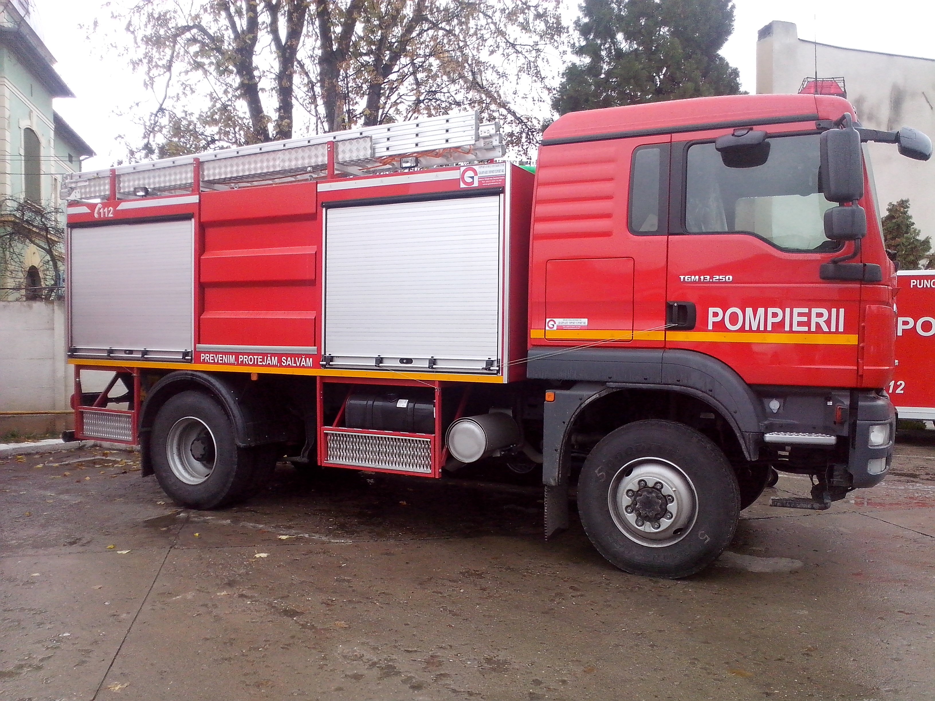 Sute de pompieri ne veghează de Paşti  