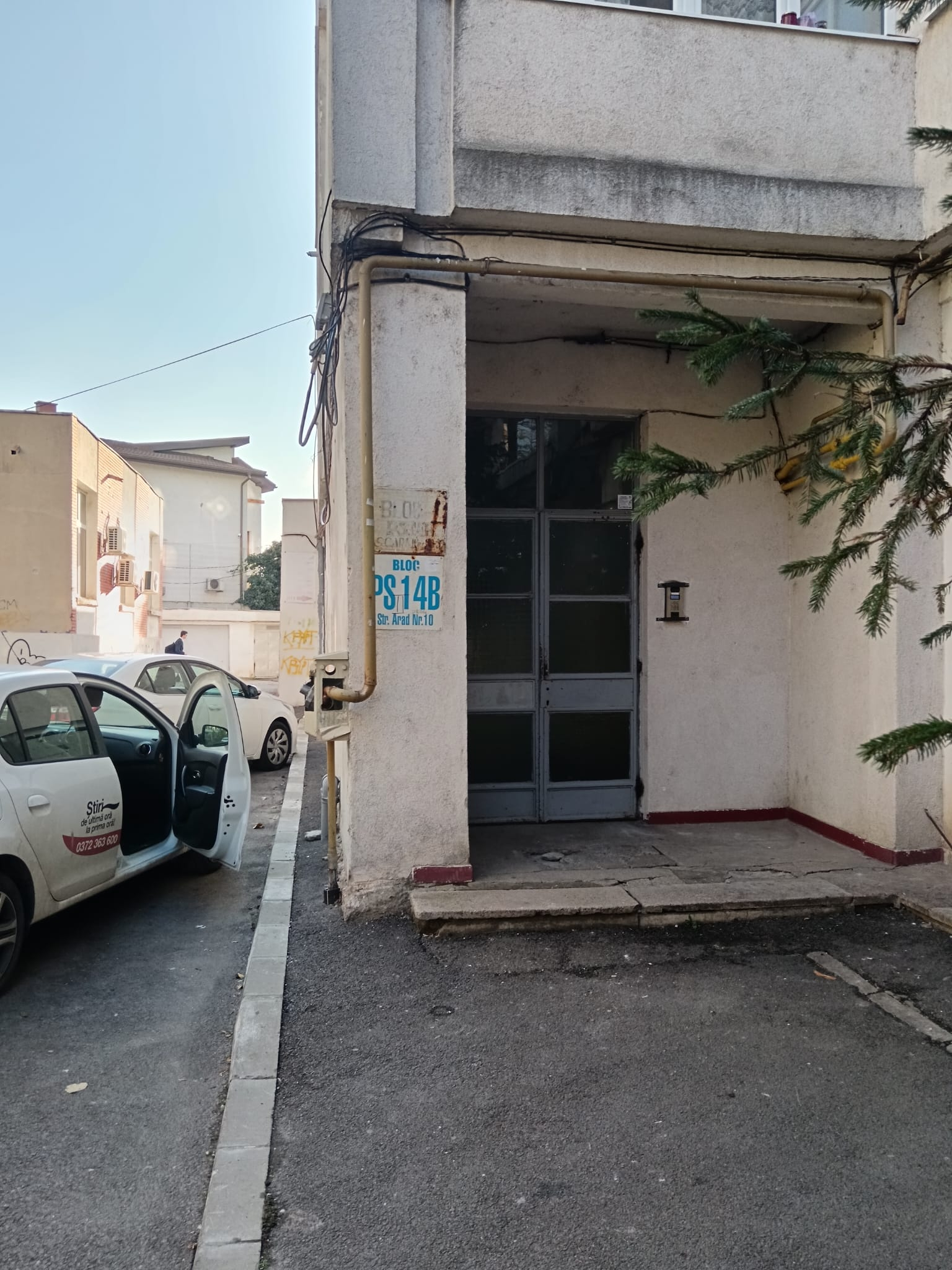 Un vârstnic a căzut de la etaj în scara unui bloc din Galați