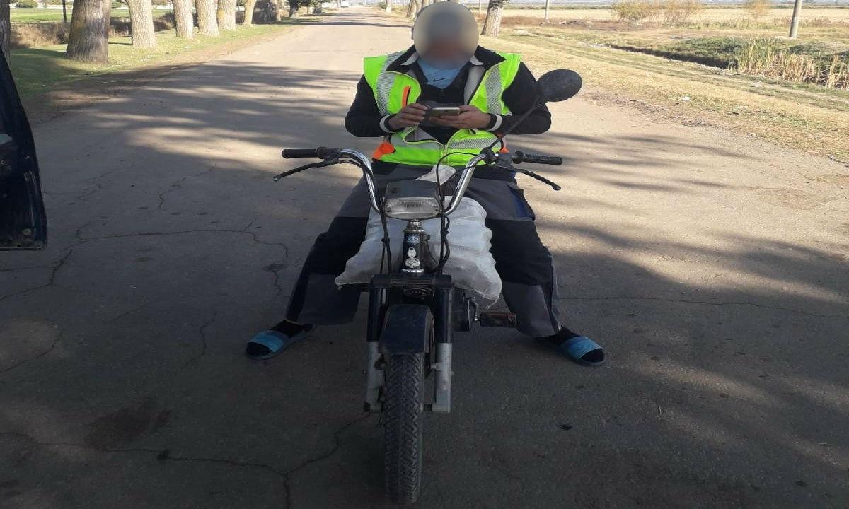 Cu mopede, dar fără permise de conducere