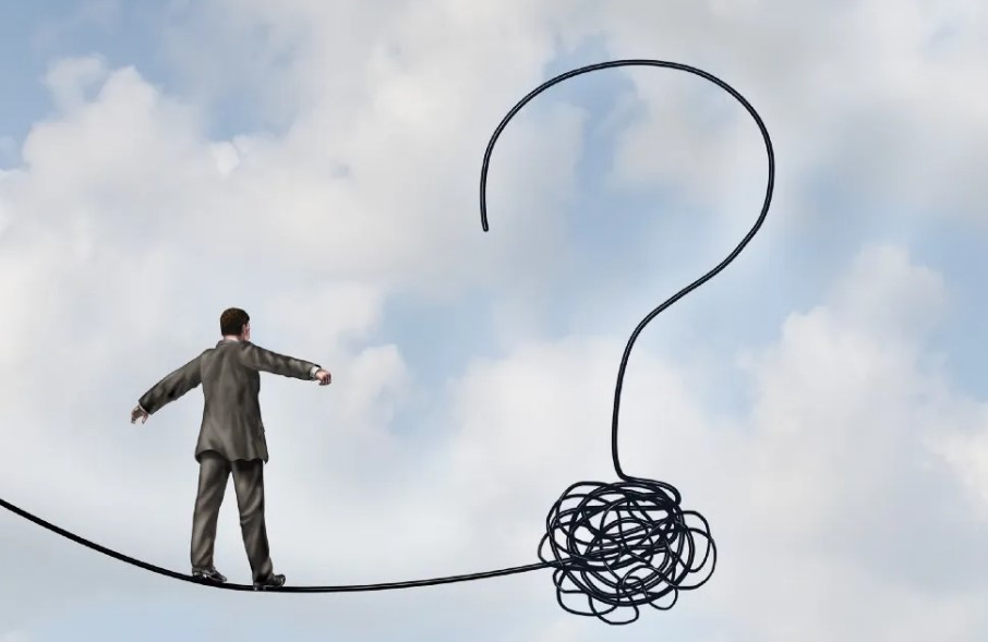 Fricile ne-au împărțit în două