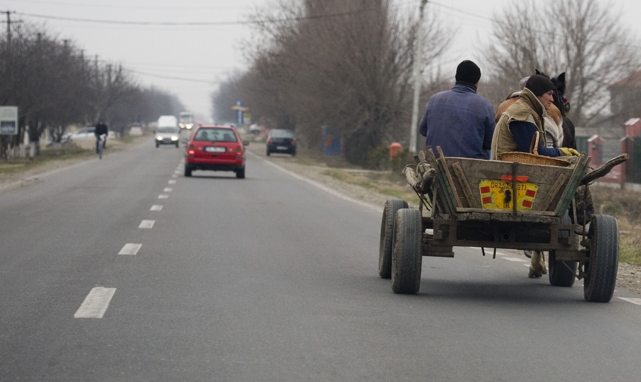 Se aşteaptă unda verde: Drumurile judeţene vor avea marcaje rutiere proaspete