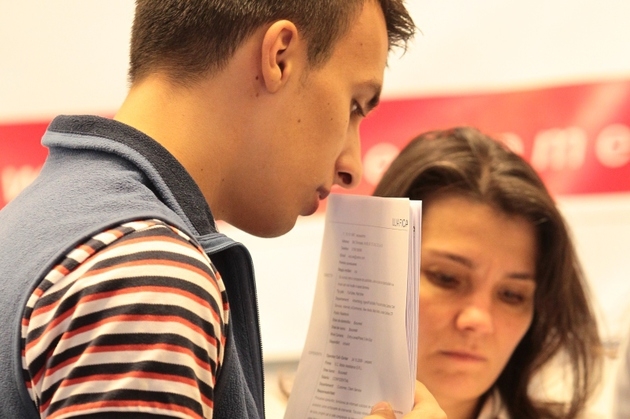 Firmele care ANGAJEAZĂ TINERI până în 24 de ani vor primi 200 euro şi 500 lei lunar/angajat, pe un an