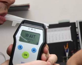 PREMIERĂ ÎN JUSTIŢIE/ Un şofer a demonstrat că ETILOTESTUL Poliţiei NU E PROBĂ în proces