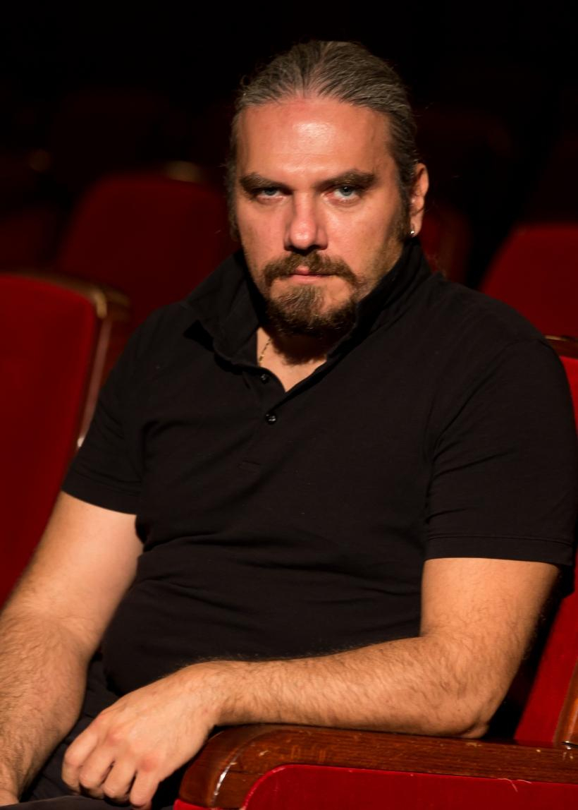 Cartea lui Ionuţ Negrişanu, o inginerie literară