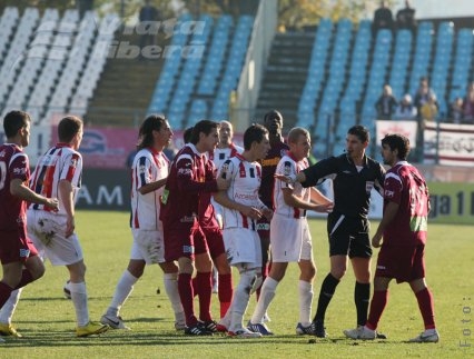 Oţelul, nici pupat, dar nici scuipat