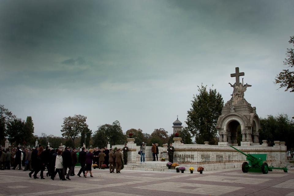 UPDATE/ INVITAȚIE pentru gălăţeni: Igienizarea mormintelor unor personalităţi