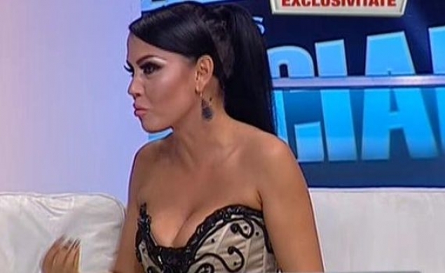 La rochie nouă... sâni noi