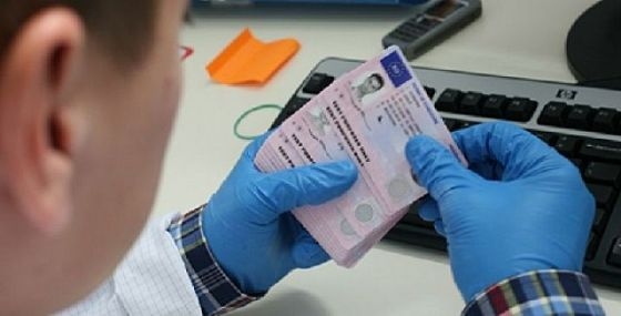 Taxe mai mari pentru permisele de conducere şi înmatricularea maşinilor! Vedeţi aici cât aveţi de plată!