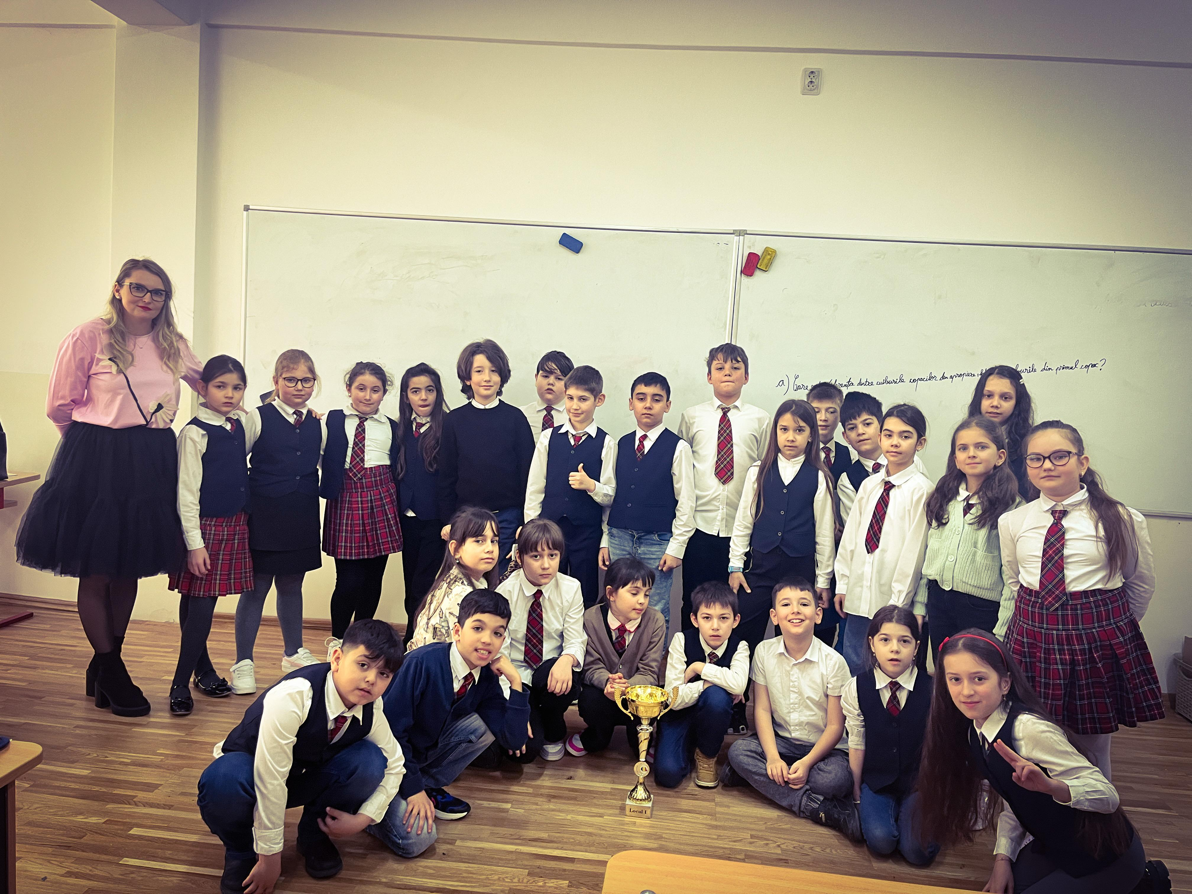 "Licuricii" de la Şcoala "Dan Barbilian", campioni cu "Viaţa liberă" (GALERIE FOTO)