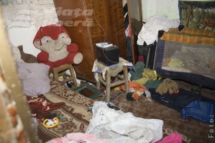 Trei copii, salvaţi din gunoi