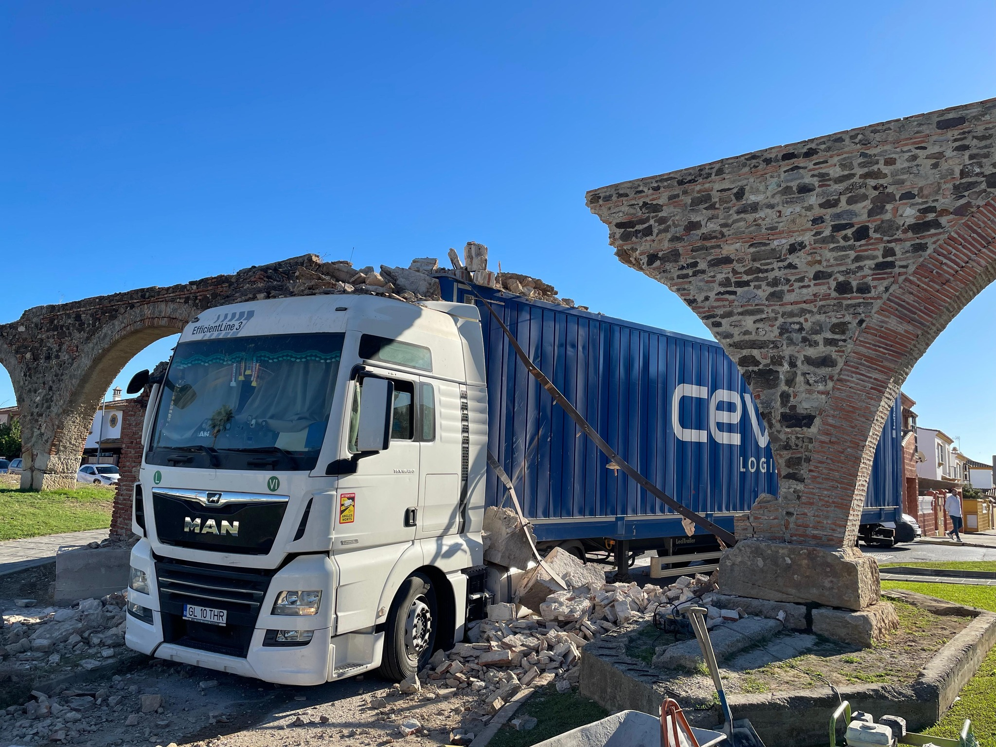 Un șofer din Galați a distrus un apeduct din secolul al XVIII-lea