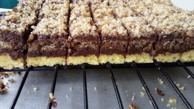 „Regina Maria cu nucă și cremă de cacao”