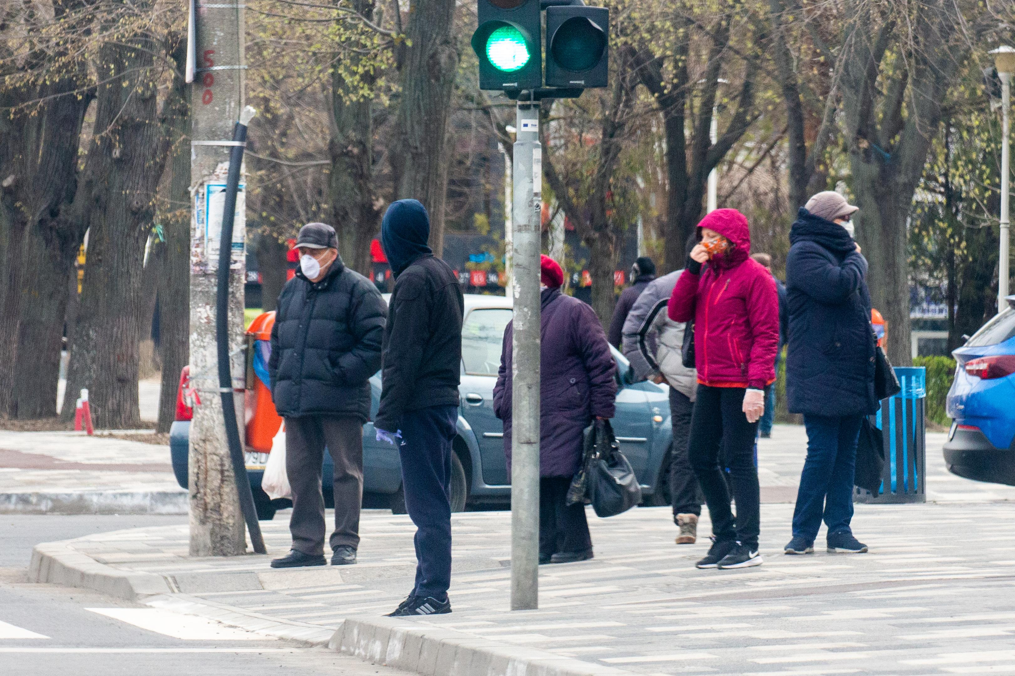 Gratuităţi anulate, pieţe şi magazine închise