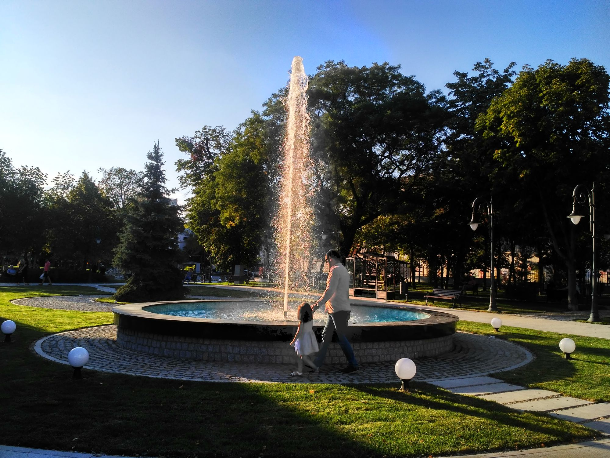 Noua arteziană din Parcul ”Eminescu” îi salută pe gălăţeni (VIDEO)