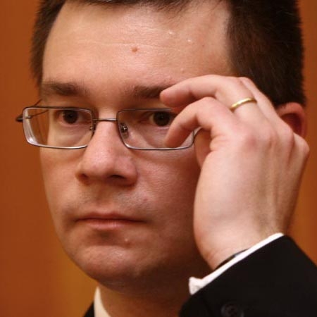 Guvernul condus de Mihai Ungureanu a fost învestit de Parlament 