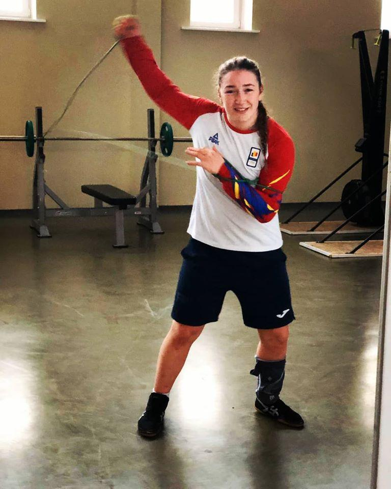 Sportivii de lot naţional,  antrenamente acasă