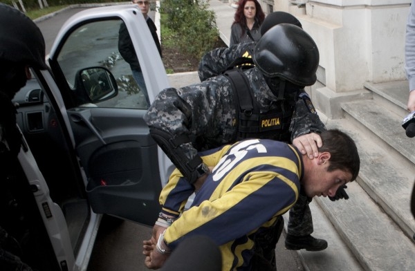 Un nou mandat de arestare pentru clanul Enache