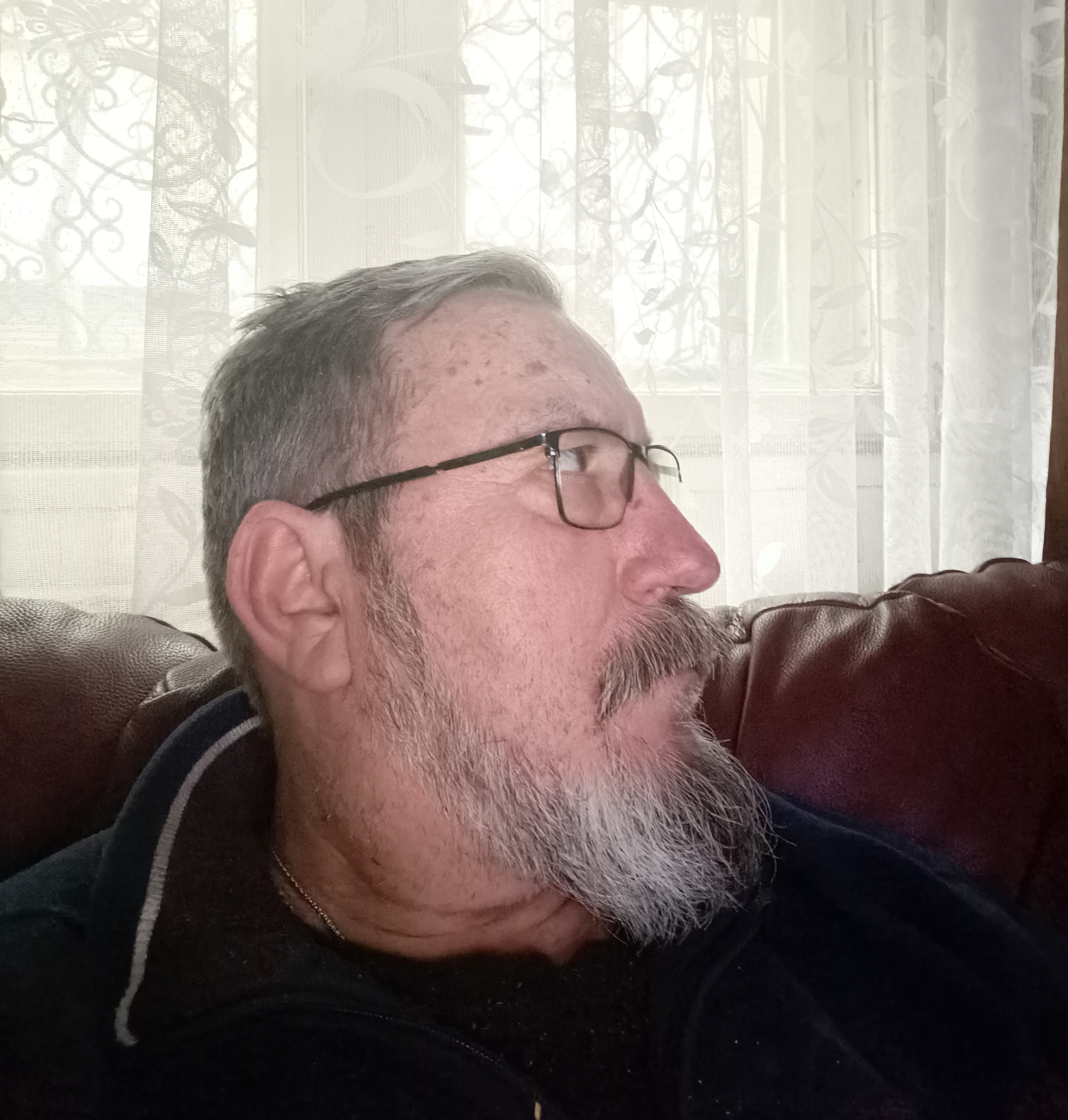 În braţele versului, la Cenaclul „Noduri şi Semne”