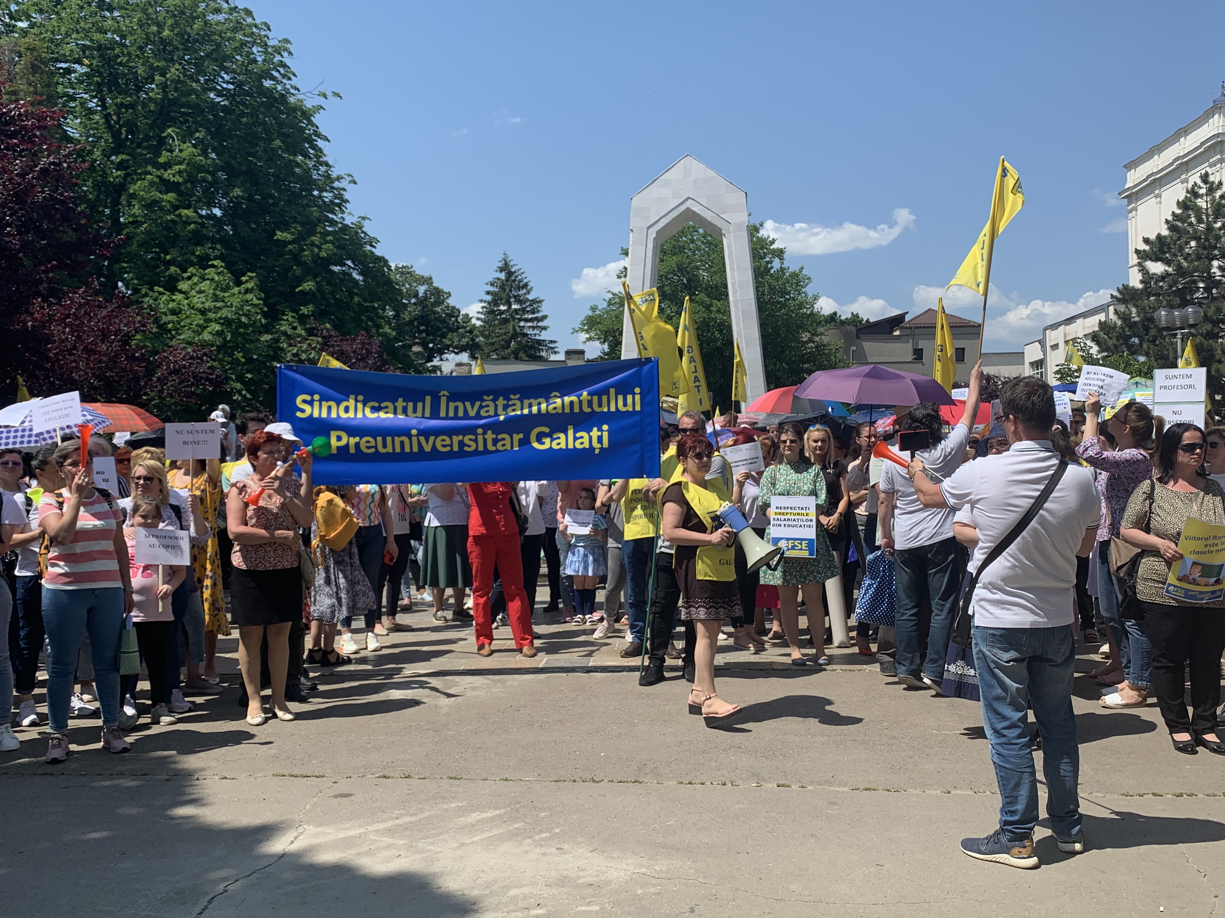 Cum cred profesorii gălăţeni că se va rezolva criza din educaţie