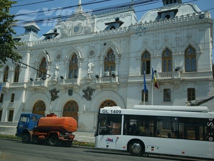 Cum să opărim florile de la Prefectură