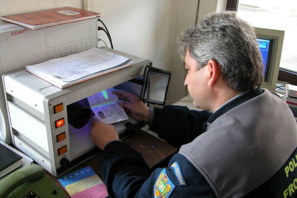 Permise de conducere FALSE, descoperite la frontieră