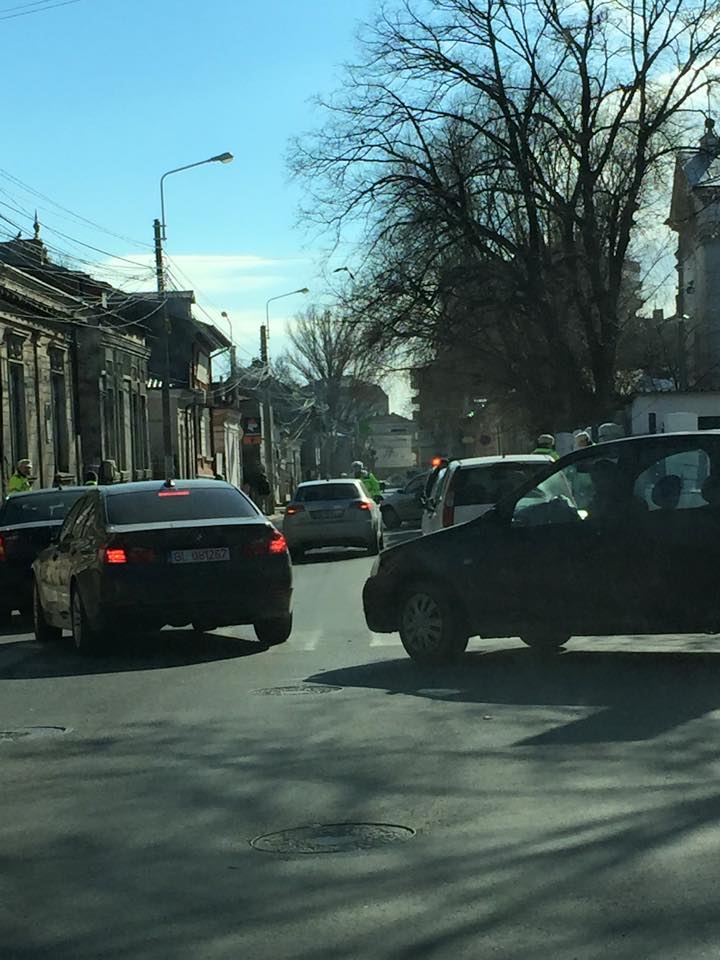 ACCIDENT pe o stradă din centrul Galaţiului. Un adolescent a fost RĂNIT