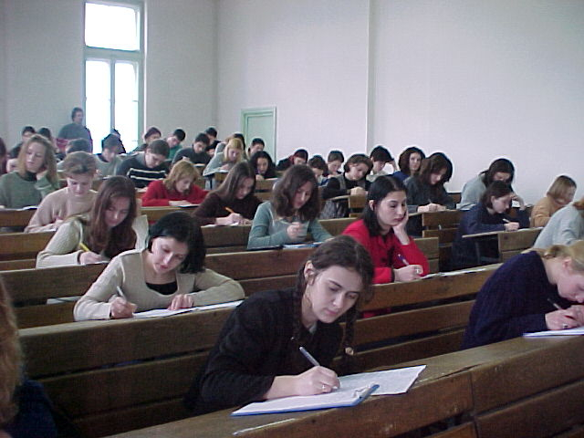 Încă o sesiune de licenţă şi disertaţie, în februarie